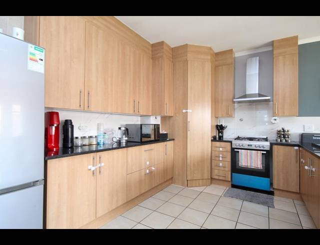 3 BEDROOM TOWNHOUSE FOR SALE IN THATCHFIELD